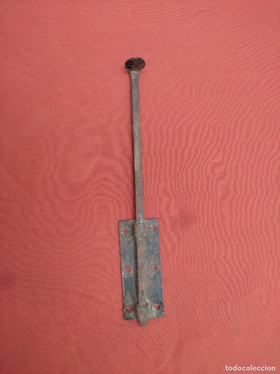 Antig&uuml;edades: antiguo pestillo cerrojo o pasador de hierro forjado - 25 cm