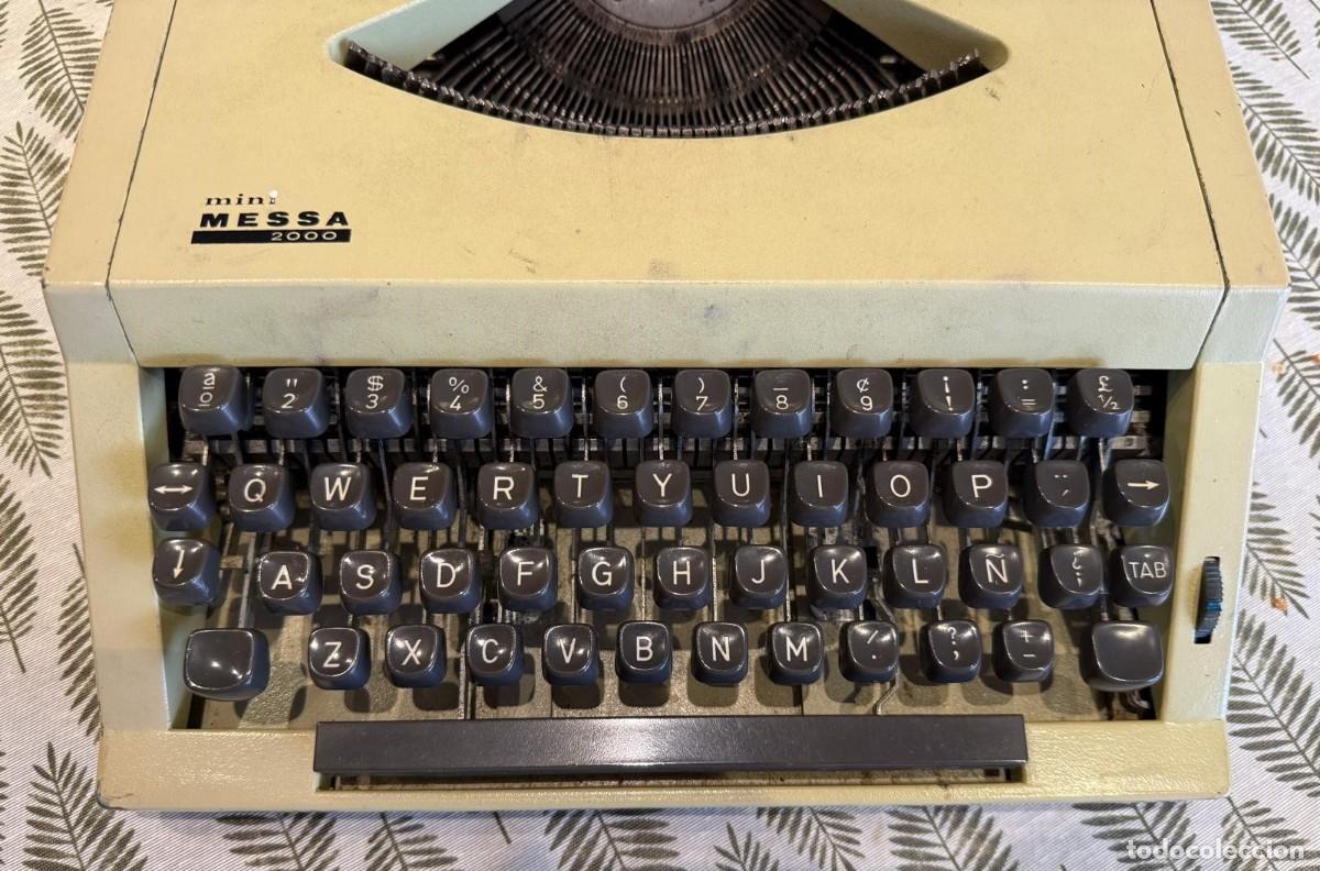 Antig&uuml;edades: M&aacute;quina de escribir Mini MESSA 2000