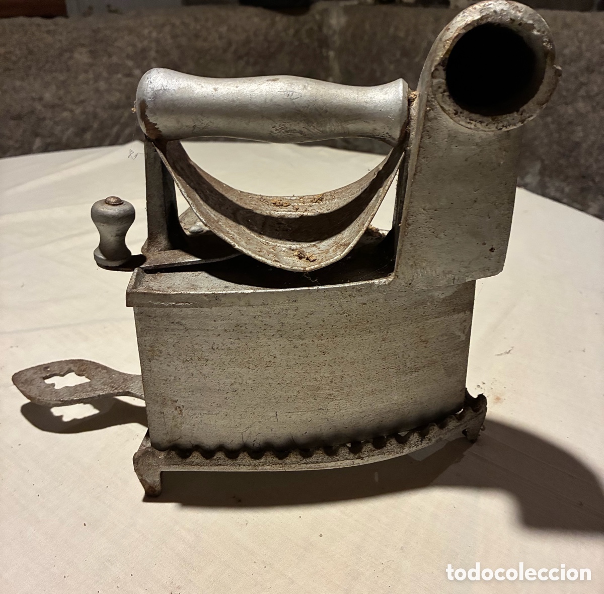 Antig&uuml;edades: Antigua Plancha de Carb&oacute;n con Chimenea - Hierro Fundido - Siglo XIX / Principios XX
