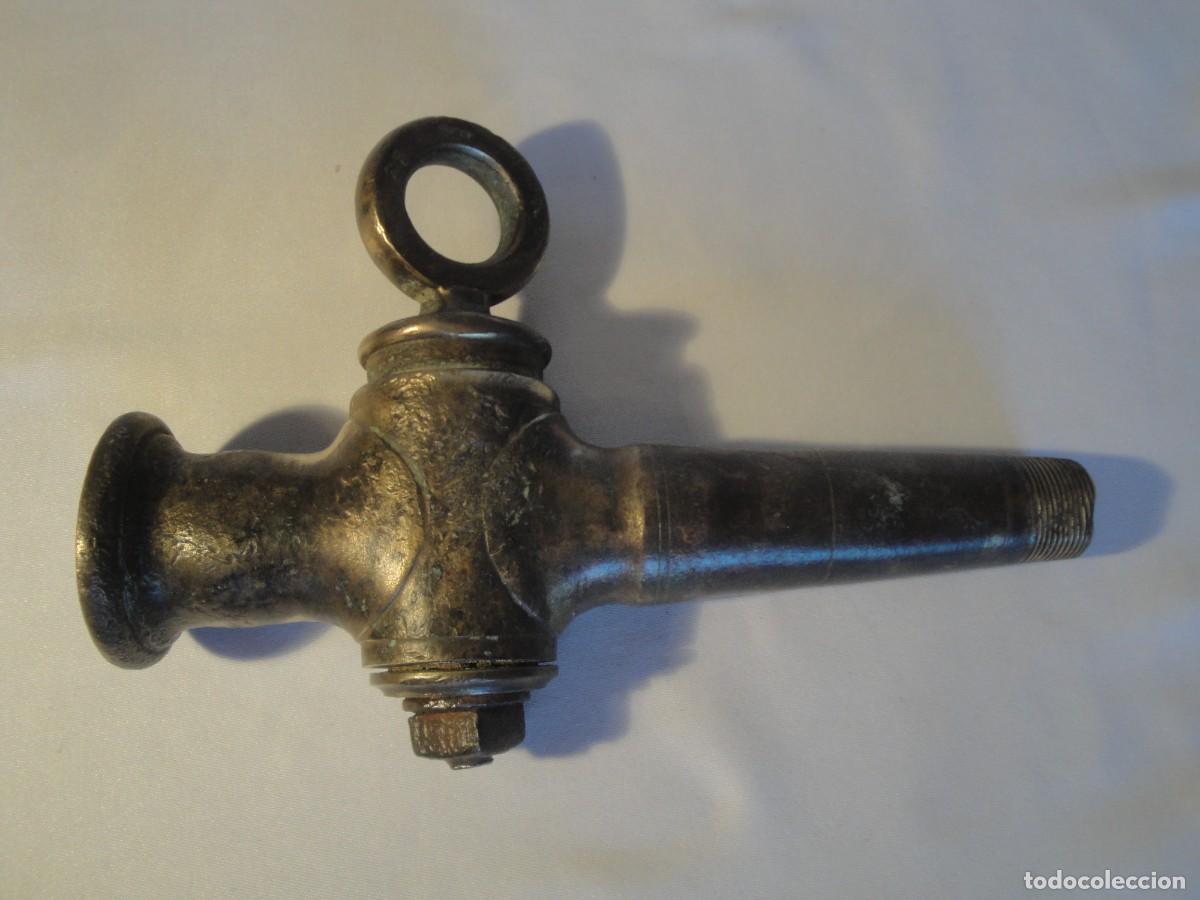 Antig&uuml;edades: Grifo o canilla de lat&oacute;n/bronce para tonel, cuba, etc.