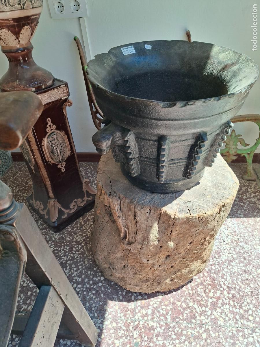 Antig&uuml;edades: MORTERO DE FARNACIA DE HIERRO TAMA&Ntilde;O GRANDE GOTIGO CON COSTILLAS Y AROS