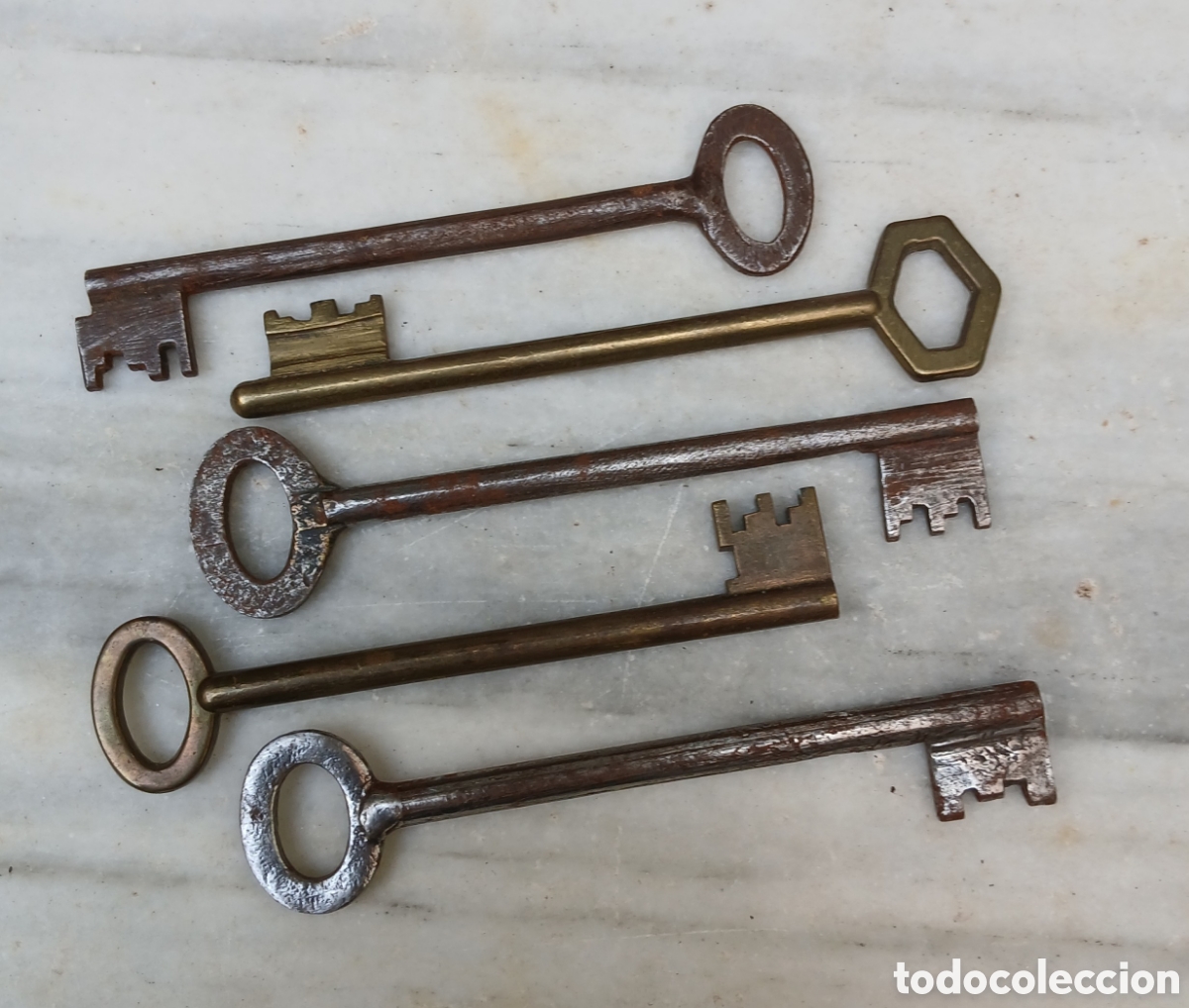 Antig&uuml;edades: 5 llaves antiguas de metal