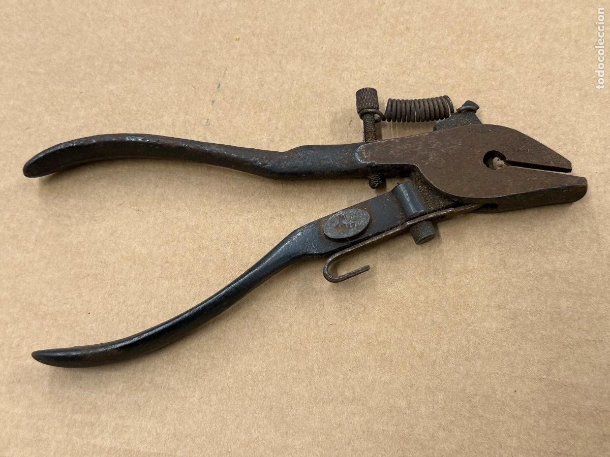Antig&uuml;edades: Antiguo Triscador de 14cm para dar tercio a los serruchos al afilarlos