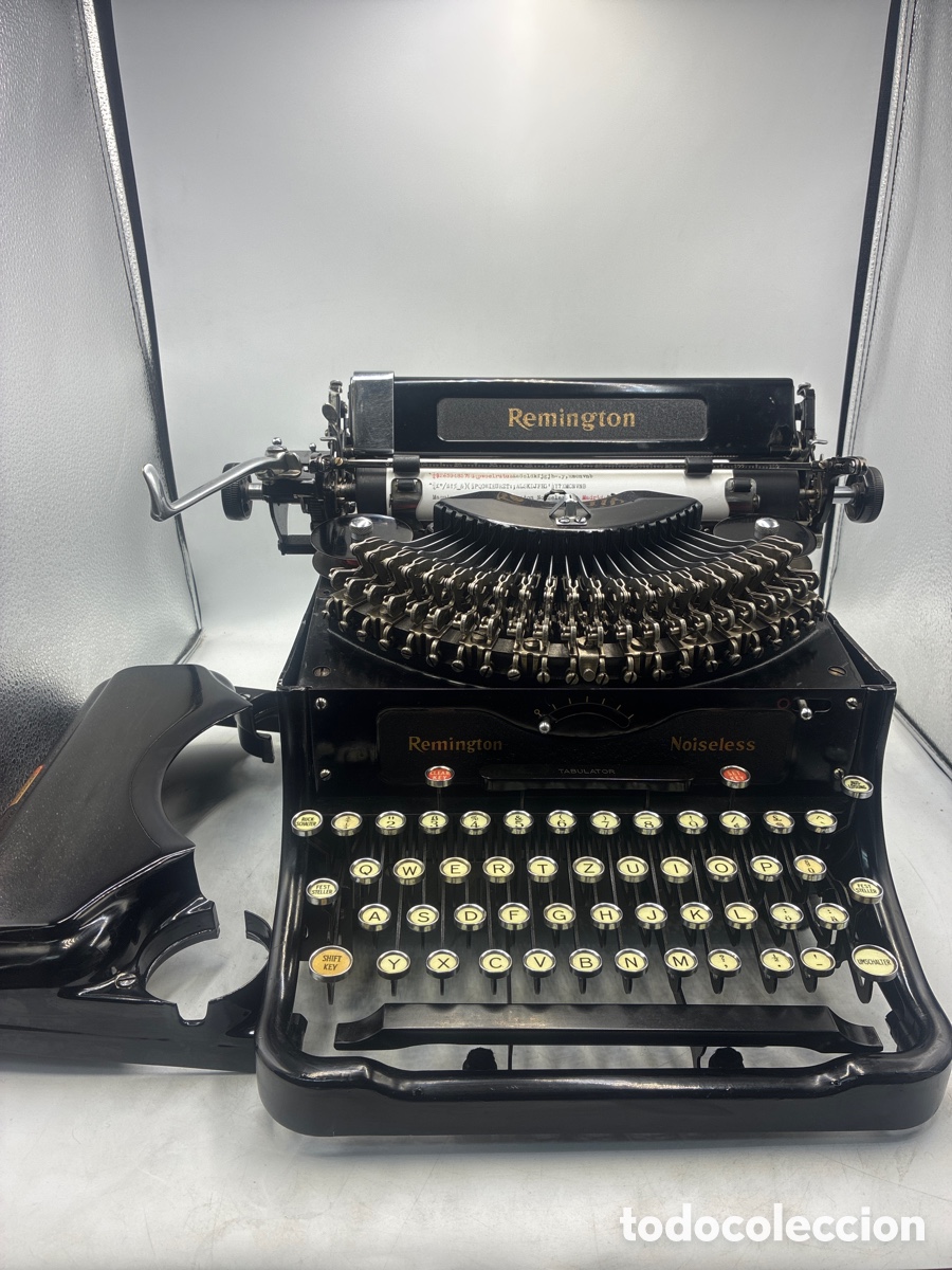 Antig&uuml;edades: M&aacute;quina de escribir Remington Noiseless.