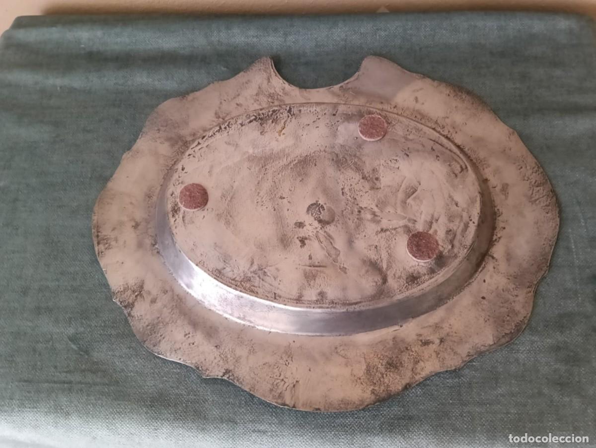Antig&uuml;edades: BANDEJA DE BARBERO - PELTRE - Foto 2