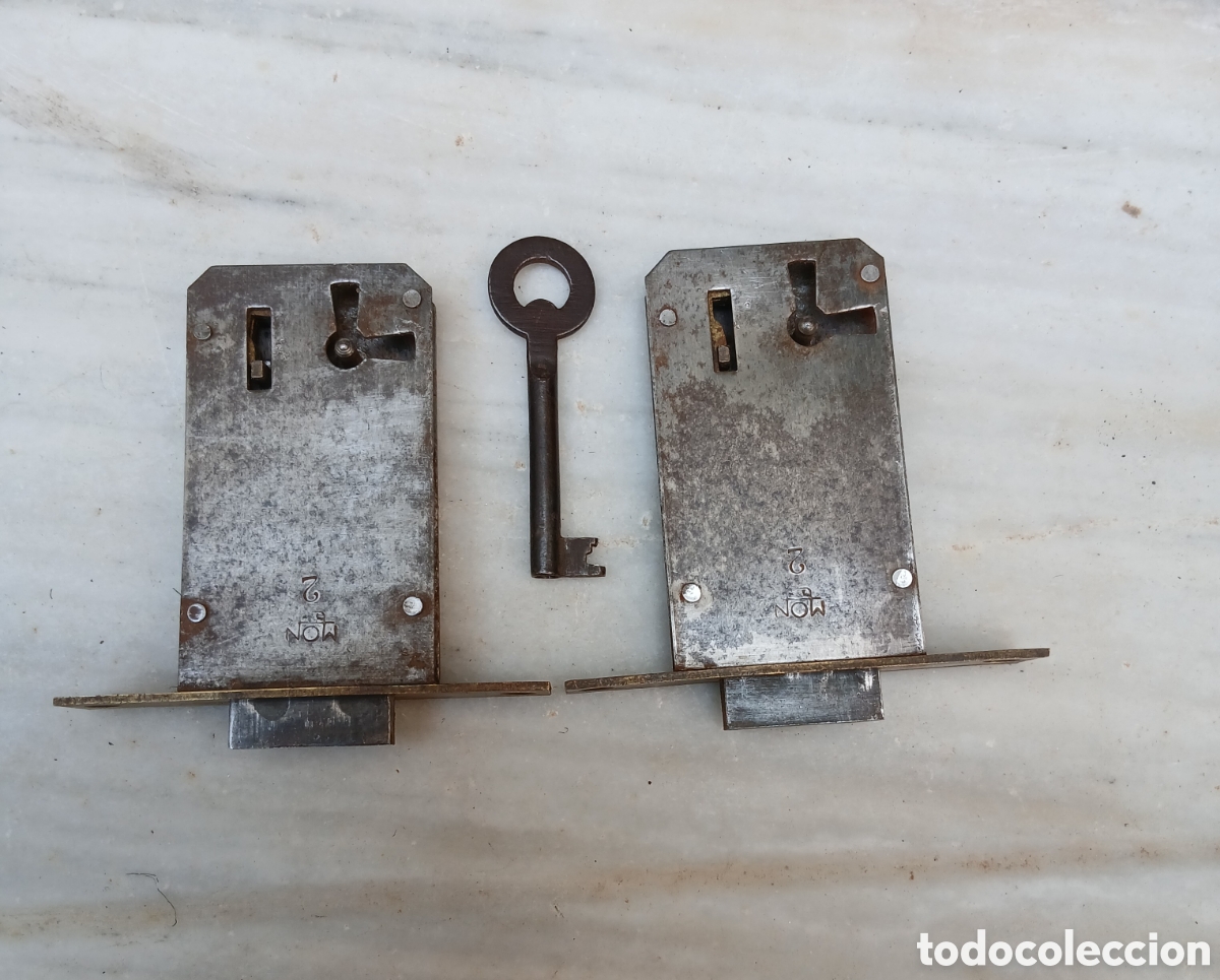 Antig&uuml;edades: 2 cerraduras antiguas, con llave - Foto 1