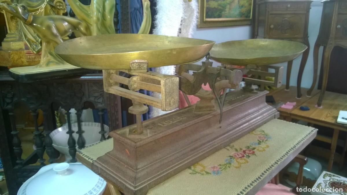 Antig&uuml;edades: BALANZA ANTIGUA FRANCESA DE HIERRO MACIZO. PESA HASTA 25 Kg. MUY CONSISTENTE