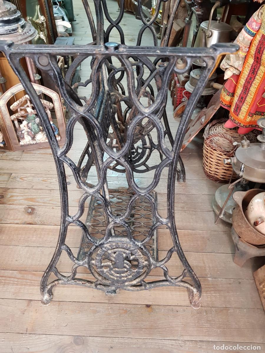 Antig&uuml;edades: ANTIGUO PIE DE MAQUINA DE COSER SINGEL - Foto 5