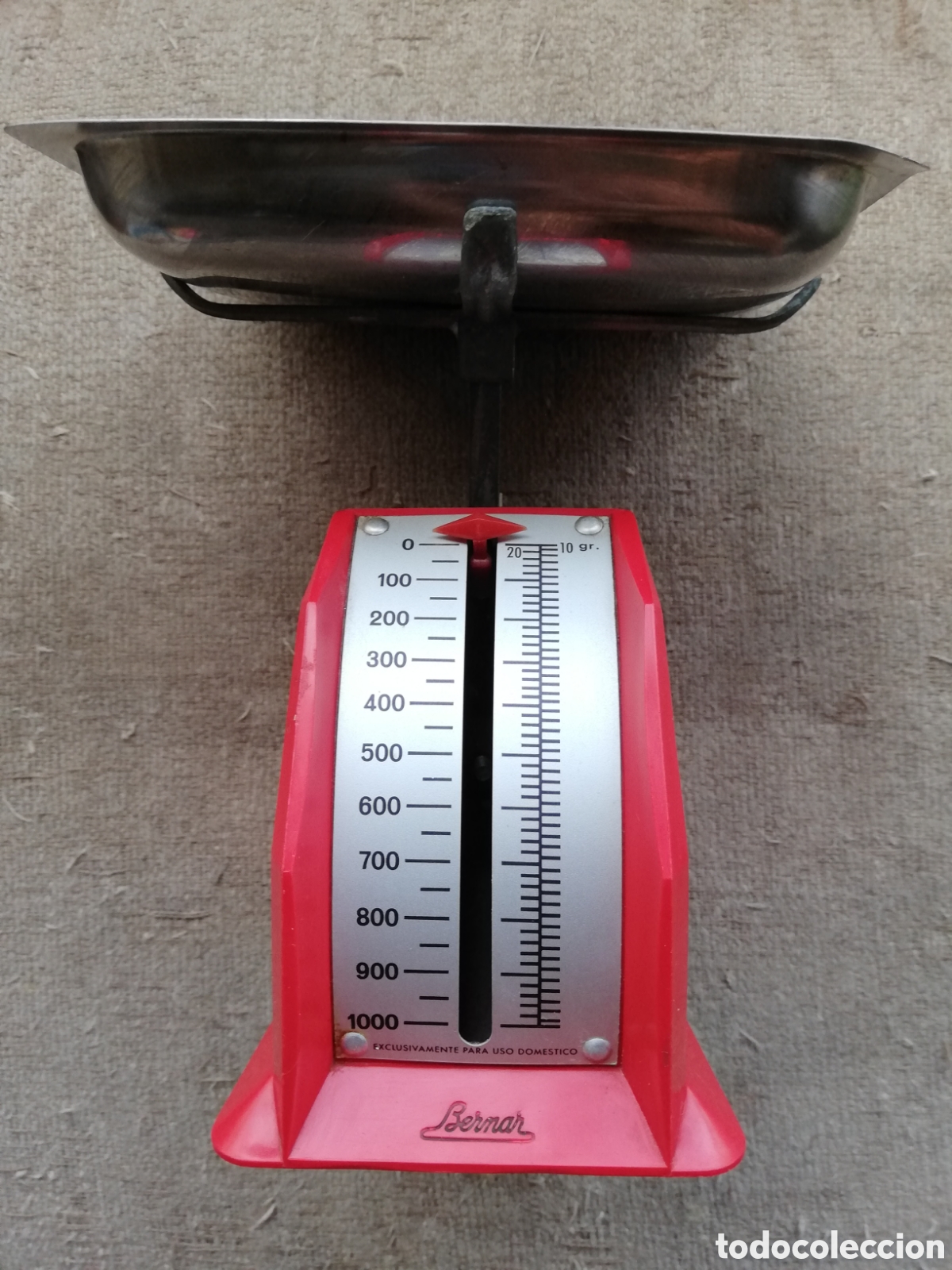 Antiques: Peso b&aacute;scula balanza marca Bernar. De 10 gramos a 1 kilogramo. Color rojo, a&ntilde;os 70