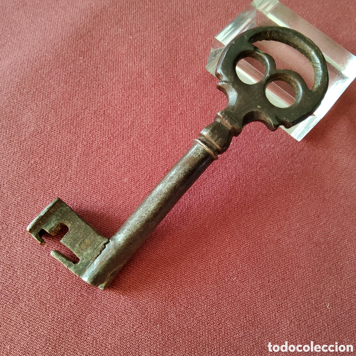 Antig&uuml;edades: ANTIGUA LLAVE DE HIERRO FORJADO, ESPA&Ntilde;A SIGLO XVII