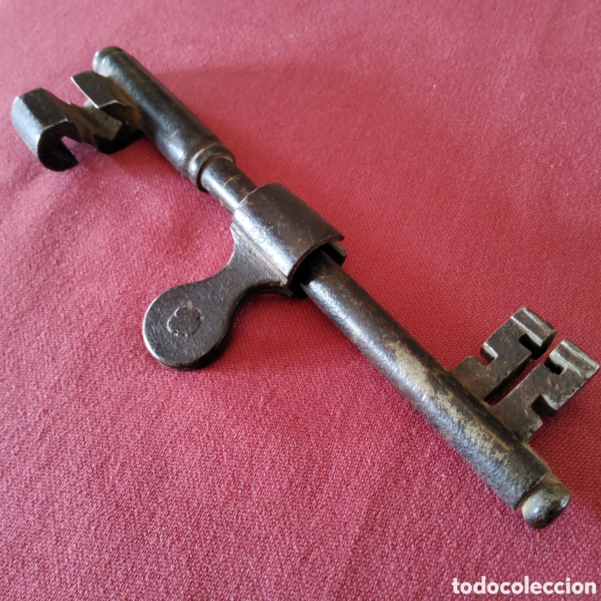 Antig&uuml;edades: ANTIGUA LLAVE DE DOBLE USO, DE HIERRO FORJADO, ESPA&Ntilde;A SIGLO XIX