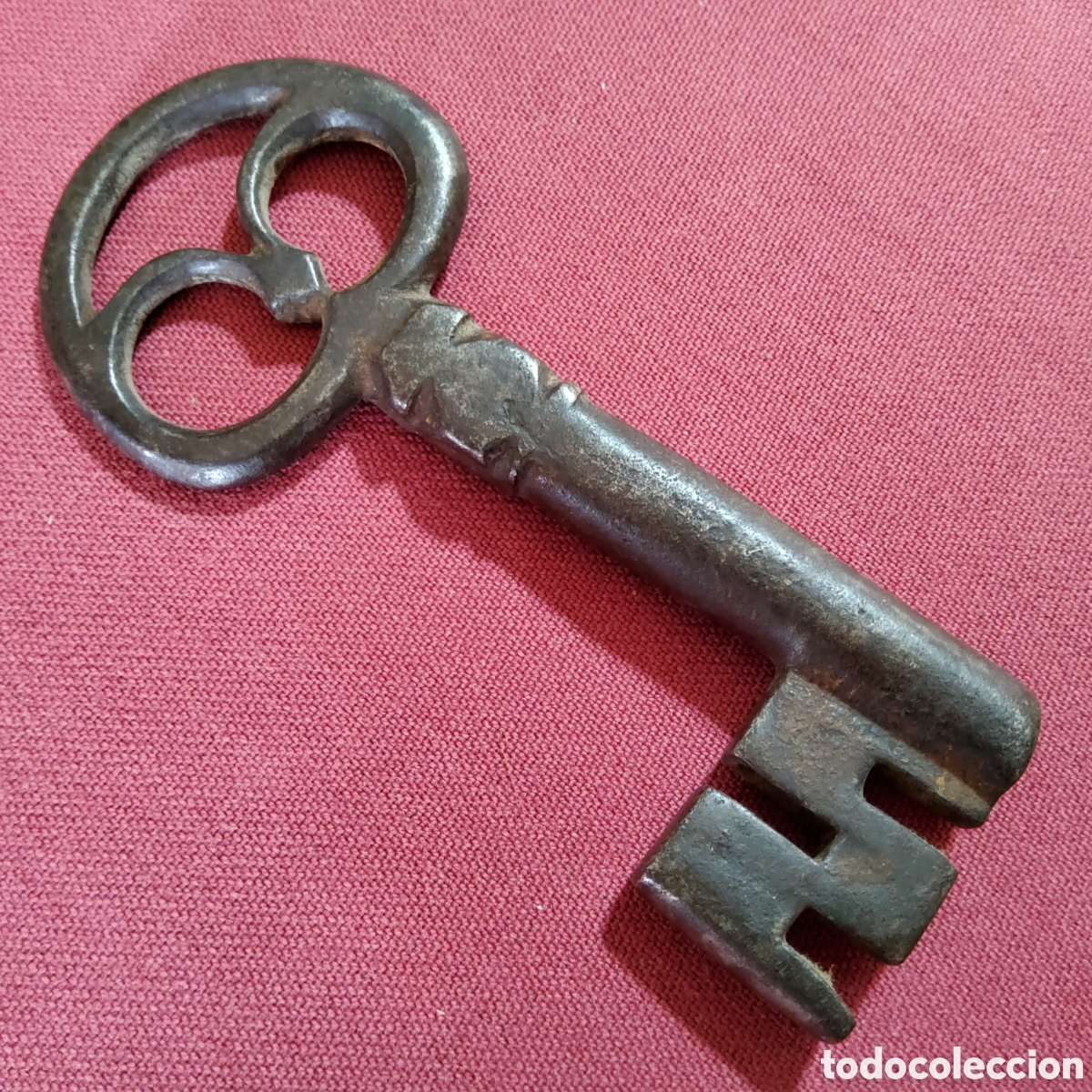 Antig&uuml;edades: ANTIGUA LLAVE DE HIERRO FORJADO, ESPA&Ntilde;A SIGLO XVII