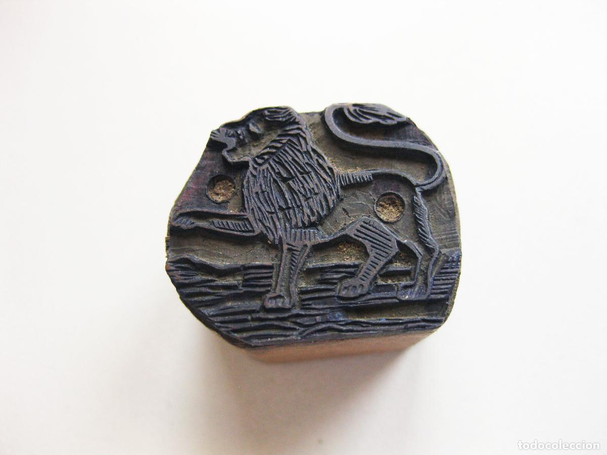 Antig&uuml;edades: ANTIGUO TIPO DE IMPRENTA CON LA IMAGEN DE UN LE&Oacute;N. TAMP&Oacute;N PARA TINTA. ANIMALES