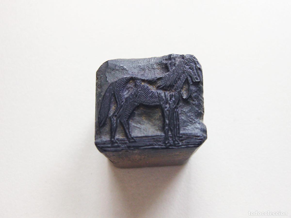 Antig&uuml;edades: ANTIGUO TIPO DE IMPRENTA CON LA IMAGEN DE UN CABALLO TALLADO EN MADERA. TAMP&Oacute;N DE TINTA