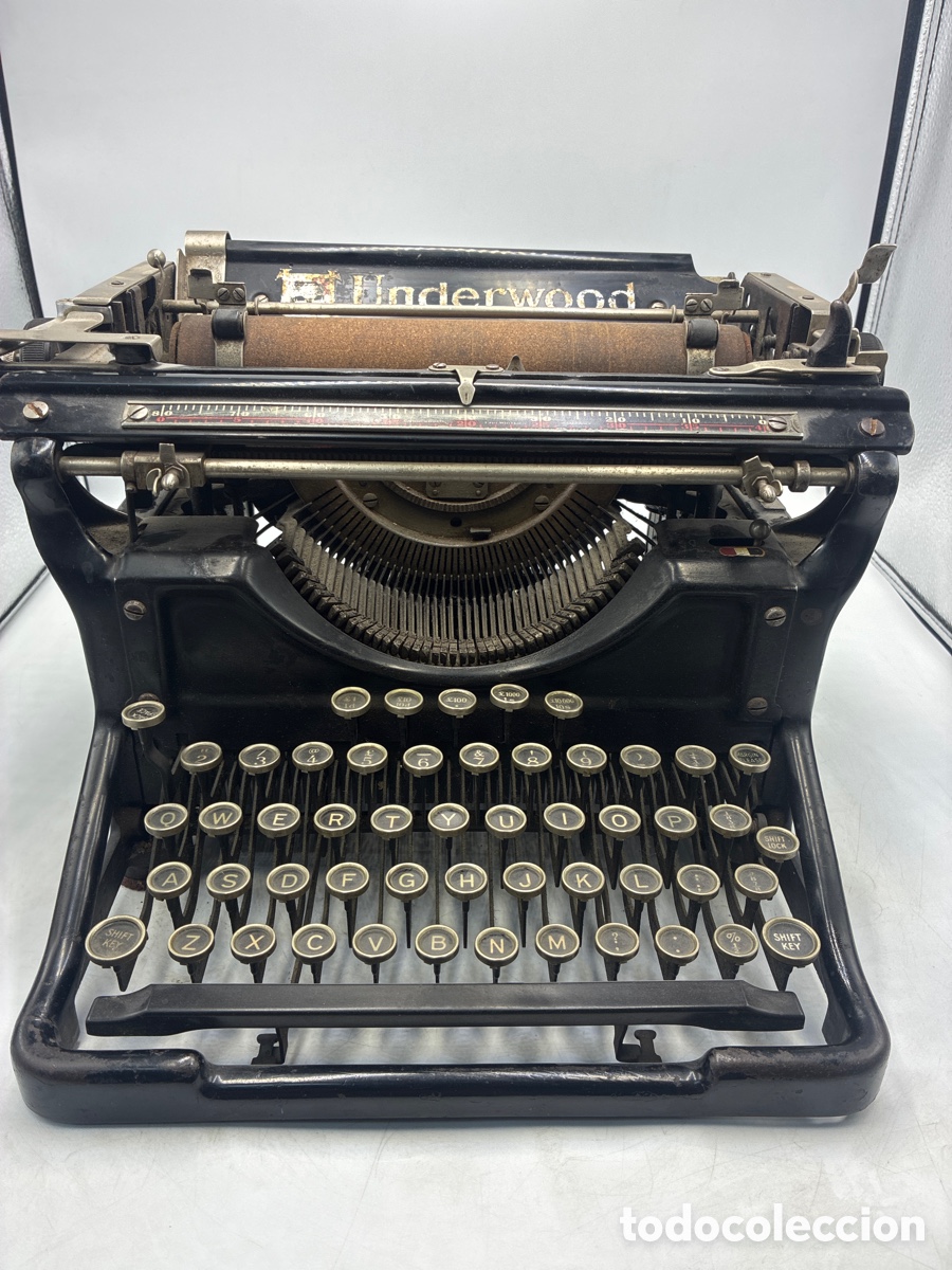 Antig&uuml;edades: M&aacute;quina de escribir Underwood modelo 6.