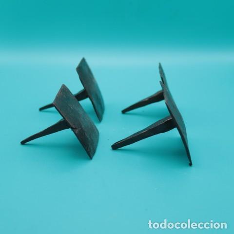 Antig&uuml;edades: 4 Clavos Antiguos de Hierro Forjado Cuadrados | Clavos Artesanales Forja Restauraci&oacute;n Puertas