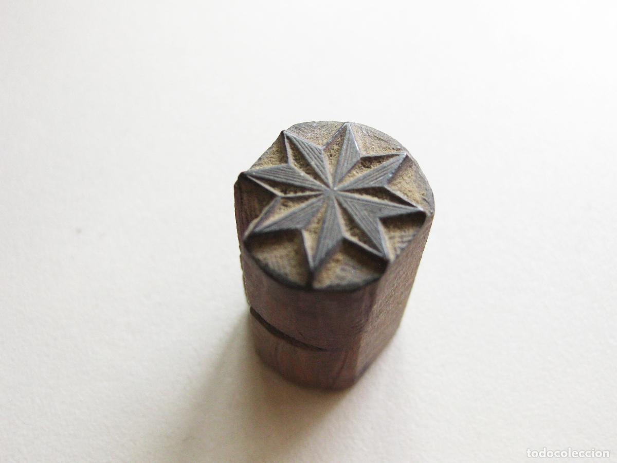 Antig&uuml;edades: ANTIGUO TIPO DE IMPRENTA CON LA IMAGEN DE UNA ESTRELLA DE 8 PUNTAS TALLADA. SELLO O TAMP&Oacute;N DE TINTA.