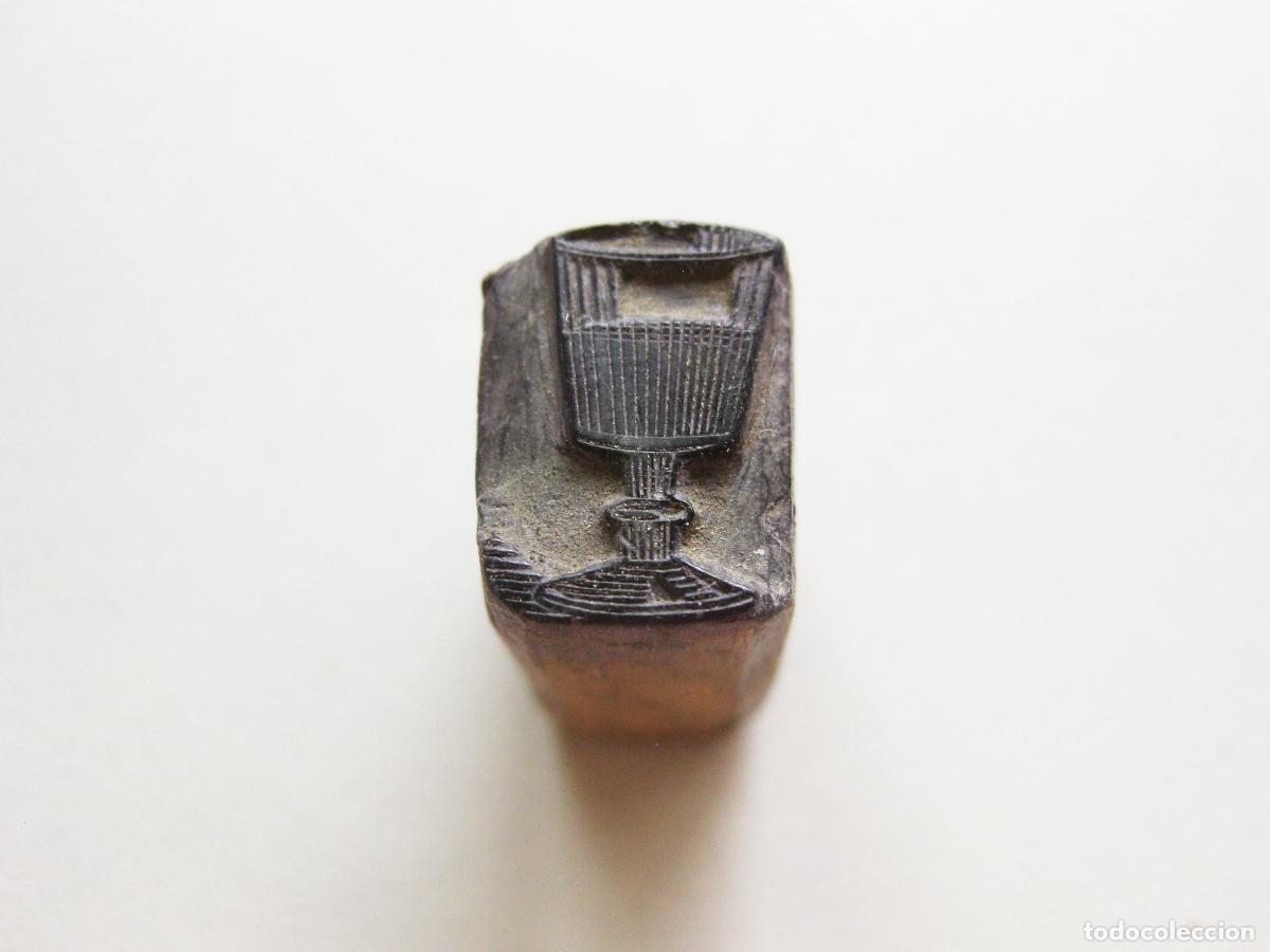 Antig&uuml;edades: TIPO DE IMPRENTA CON LA IMAGEN DE UNA COPA DE VINO TALLADA EN MADERA. SELLO O TAMP&Oacute;N DE TINTA