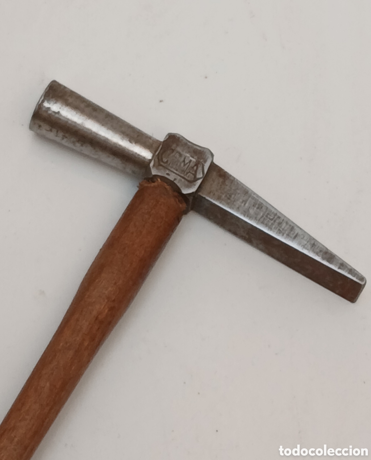 Antig&uuml;edades: Martillo de relojero antiguo, marca CEMA