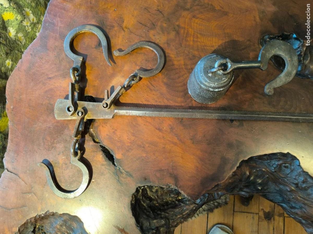 Antig&uuml;edades: ANTIGUA BALANZA ROMANA EN HIERRO DE FORJA MARCA JUAN LLONCH POUS DE FIGUERAS 88CM 136 Y 40 KG