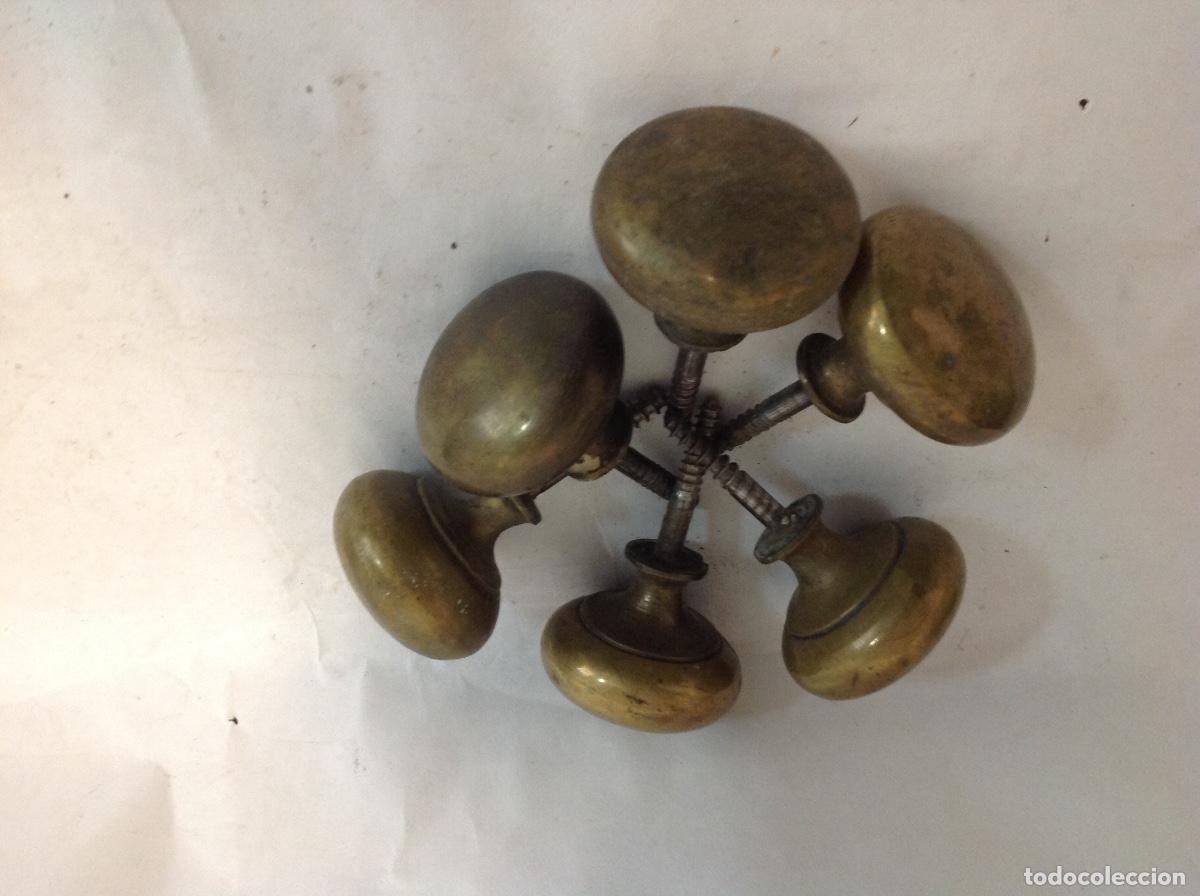 Antig&uuml;edades: Seis pomos debronce antig&uuml;os - Foto 1