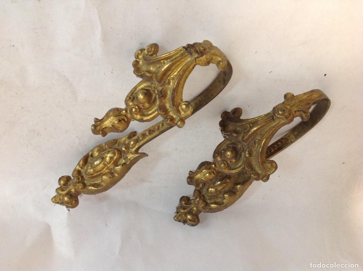 Antig&uuml;edades: Pareja de alzapa&ntilde;os de bronce. s XIX