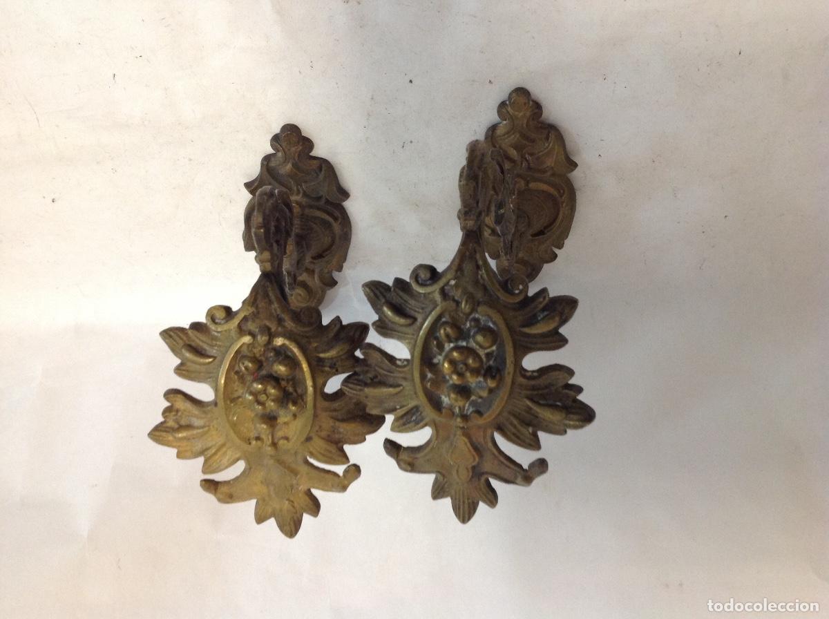 Antig&uuml;edades: Pareja de alzapa&ntilde;os de bronce. s XIX