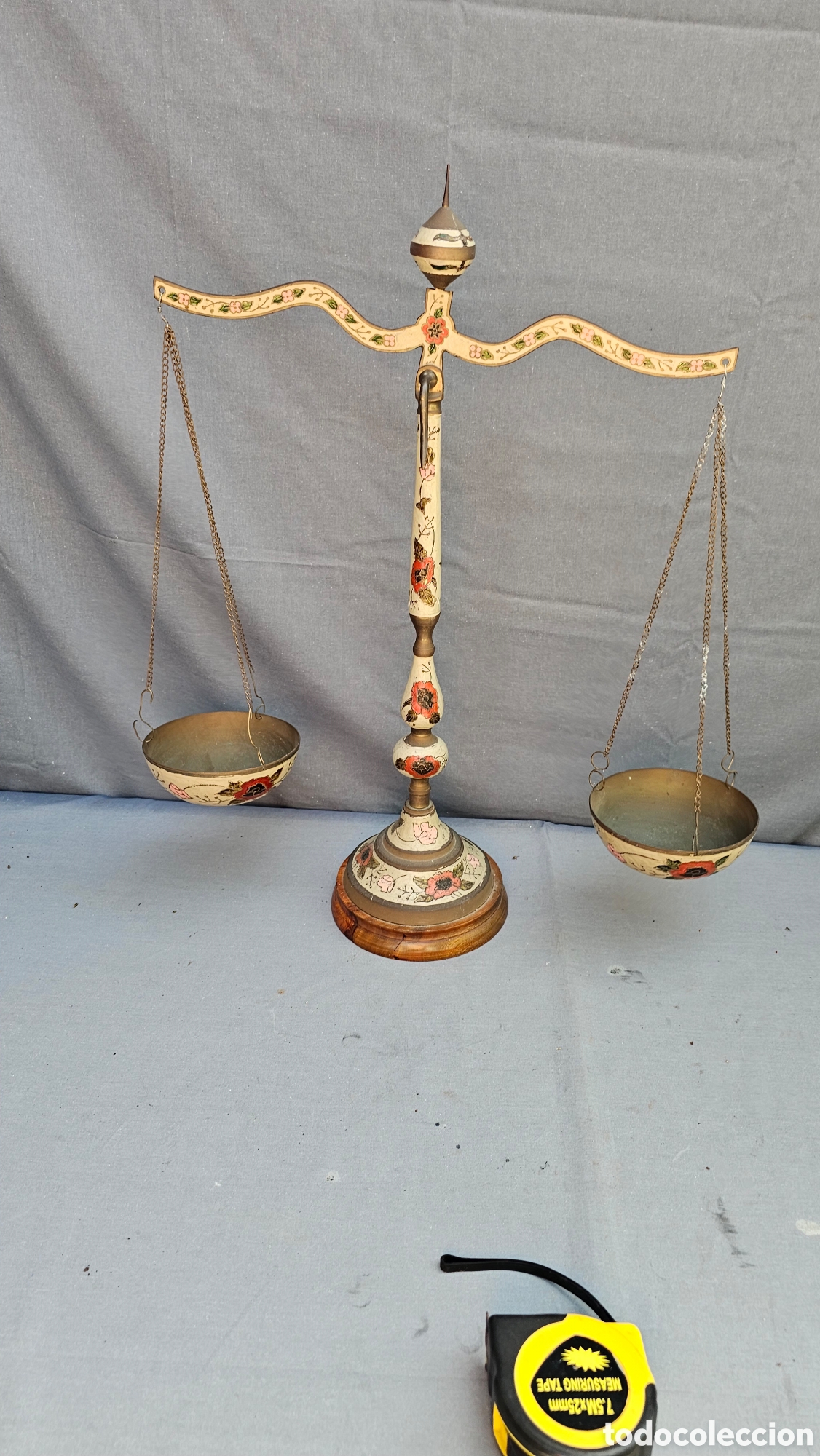 Antig&uuml;edades: Balanza de la justicia de laton con esmaltes
