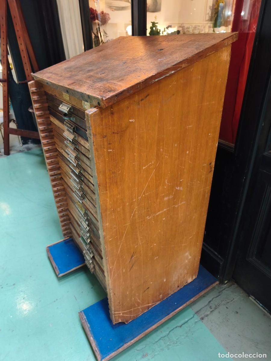 Antig&uuml;edades: Chibalete mueble de imprenta con 24 cajones. - Foto 5