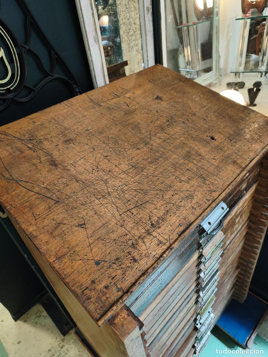 Antig&uuml;edades: Chibalete mueble de imprenta con 24 cajones. - Foto 7