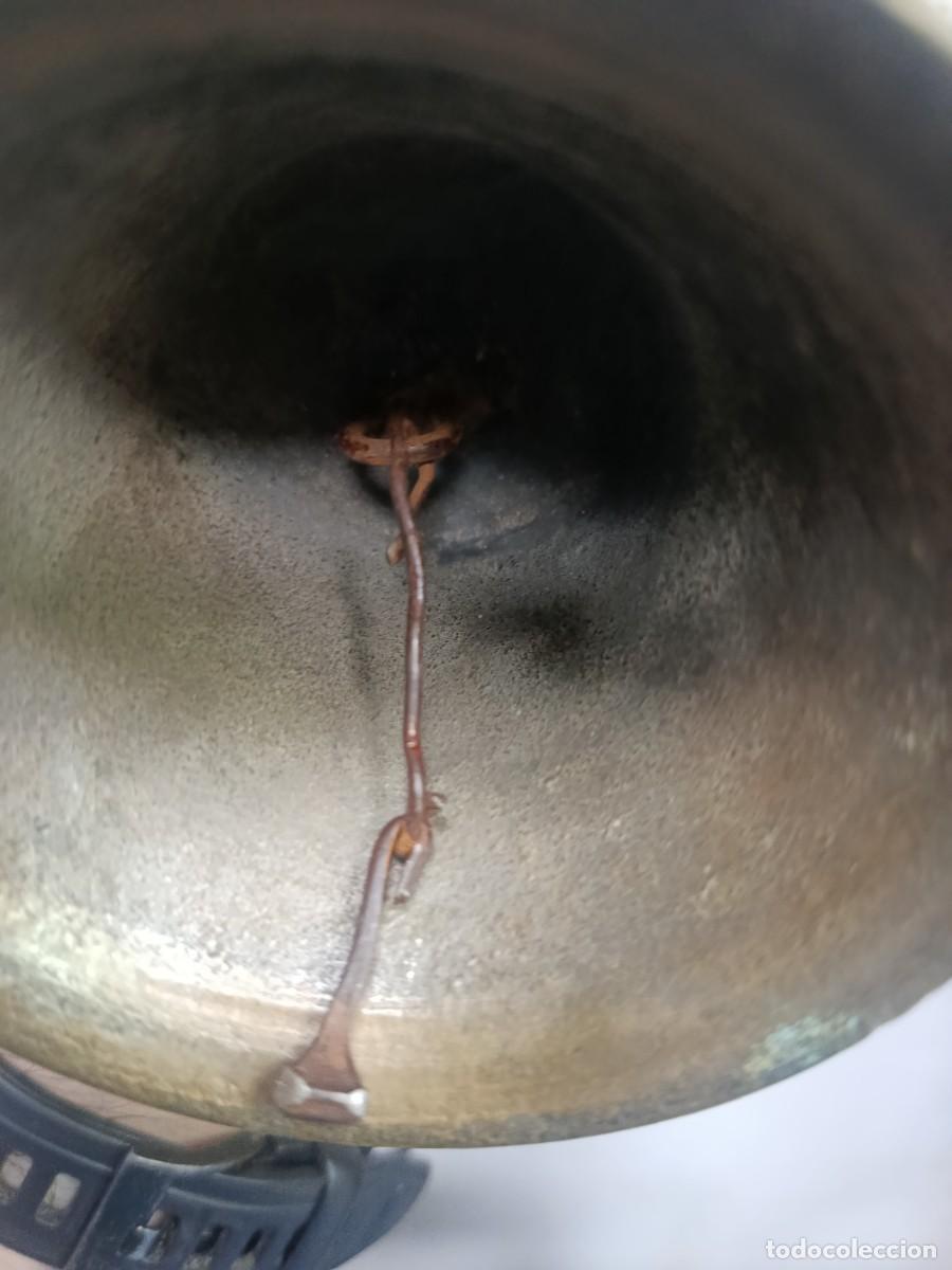 Antig&uuml;edades: Campana de bronce antigua - Foto 2
