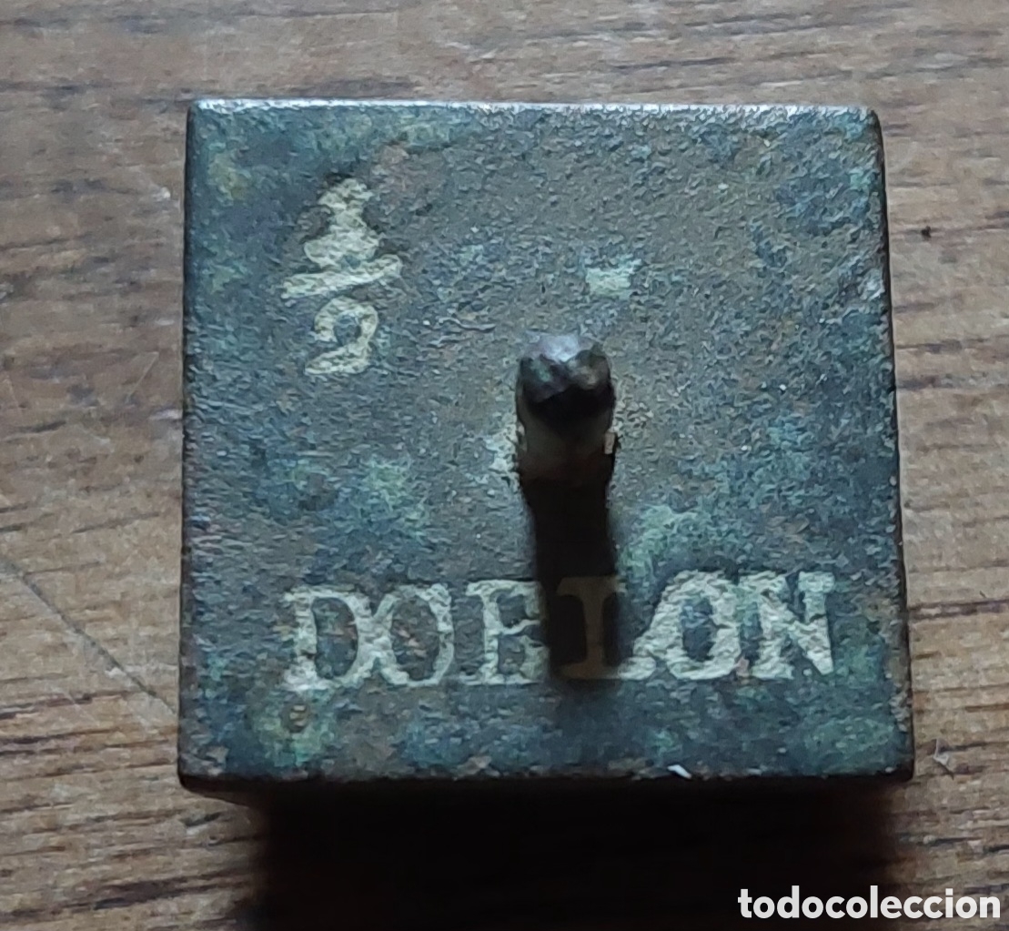Antig&uuml;edades: Ponderal pesa de medio Doblon - Foto 1