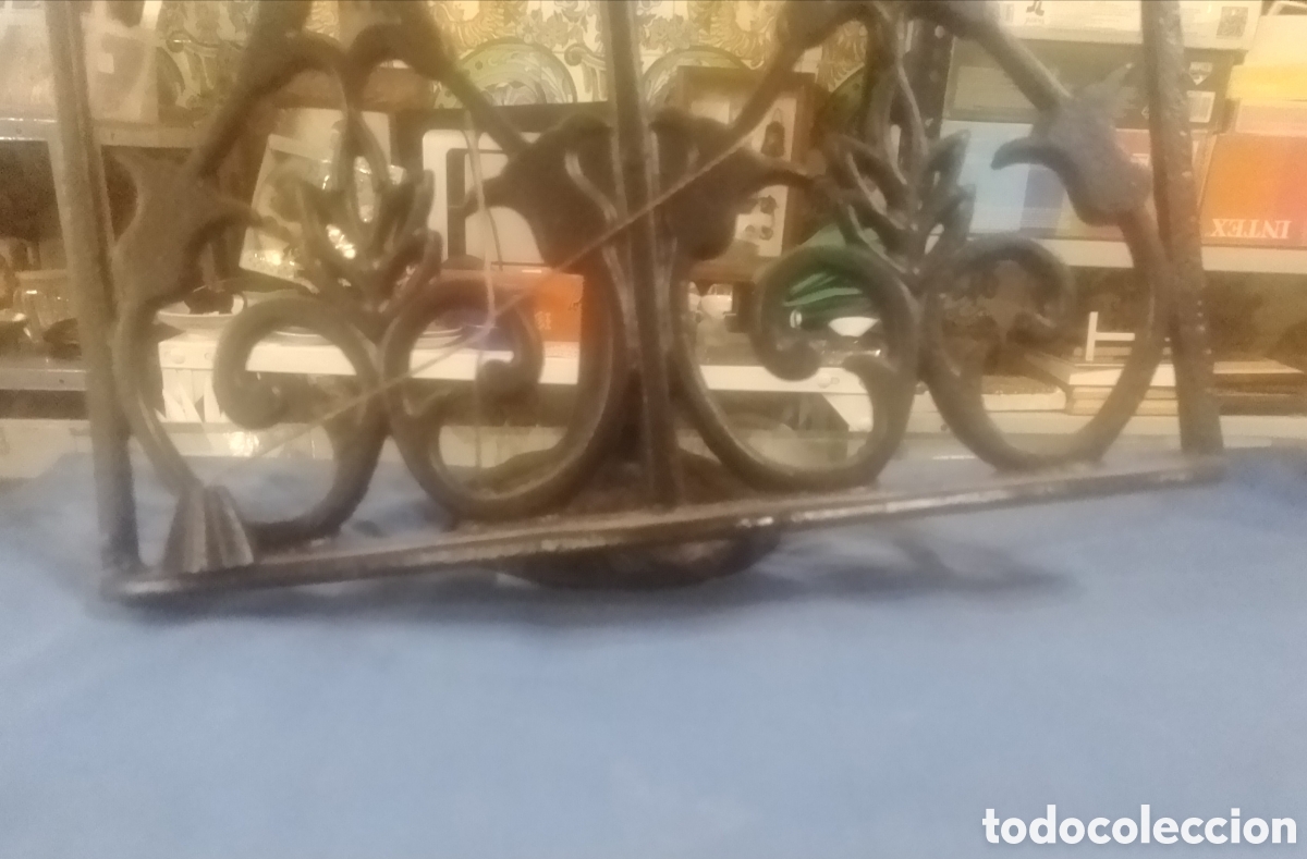 Antig&uuml;edades: atril de hierro de forja regulable - Foto 6