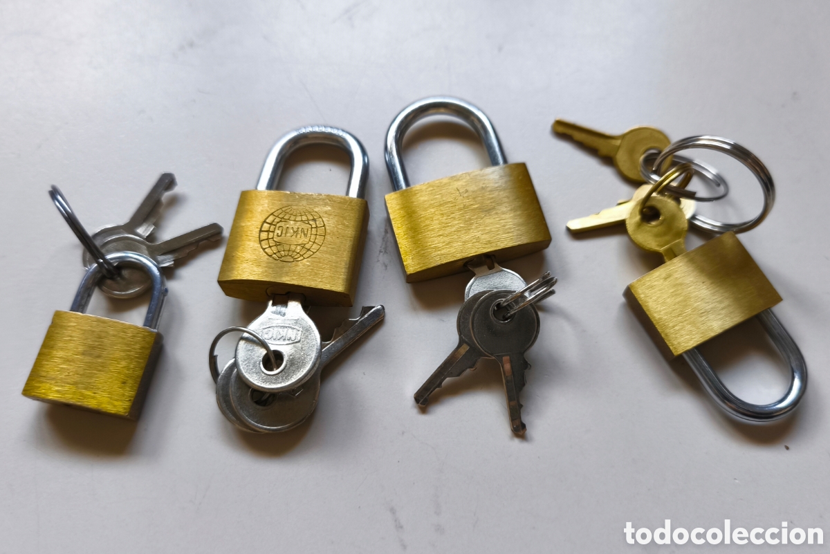 Antig&uuml;edades: Lote de 4 candados antiguos peque&ntilde;os