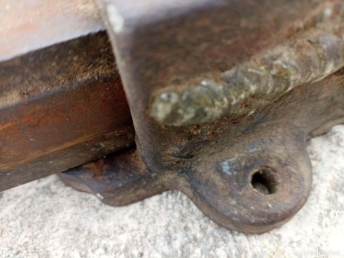Antig&uuml;edades: Tornillo robusto para mesa de trabajo - Foto 9