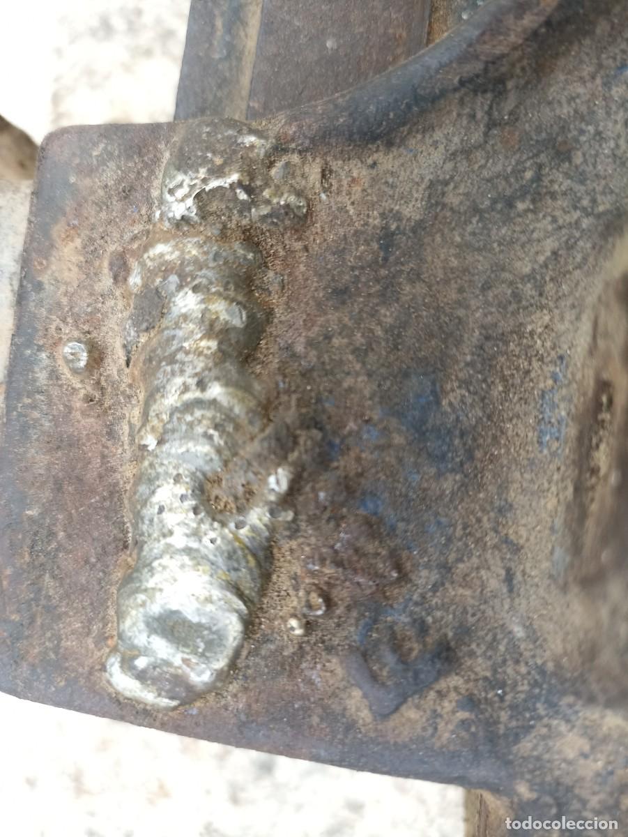 Antig&uuml;edades: Tornillo robusto para mesa de trabajo - Foto 8