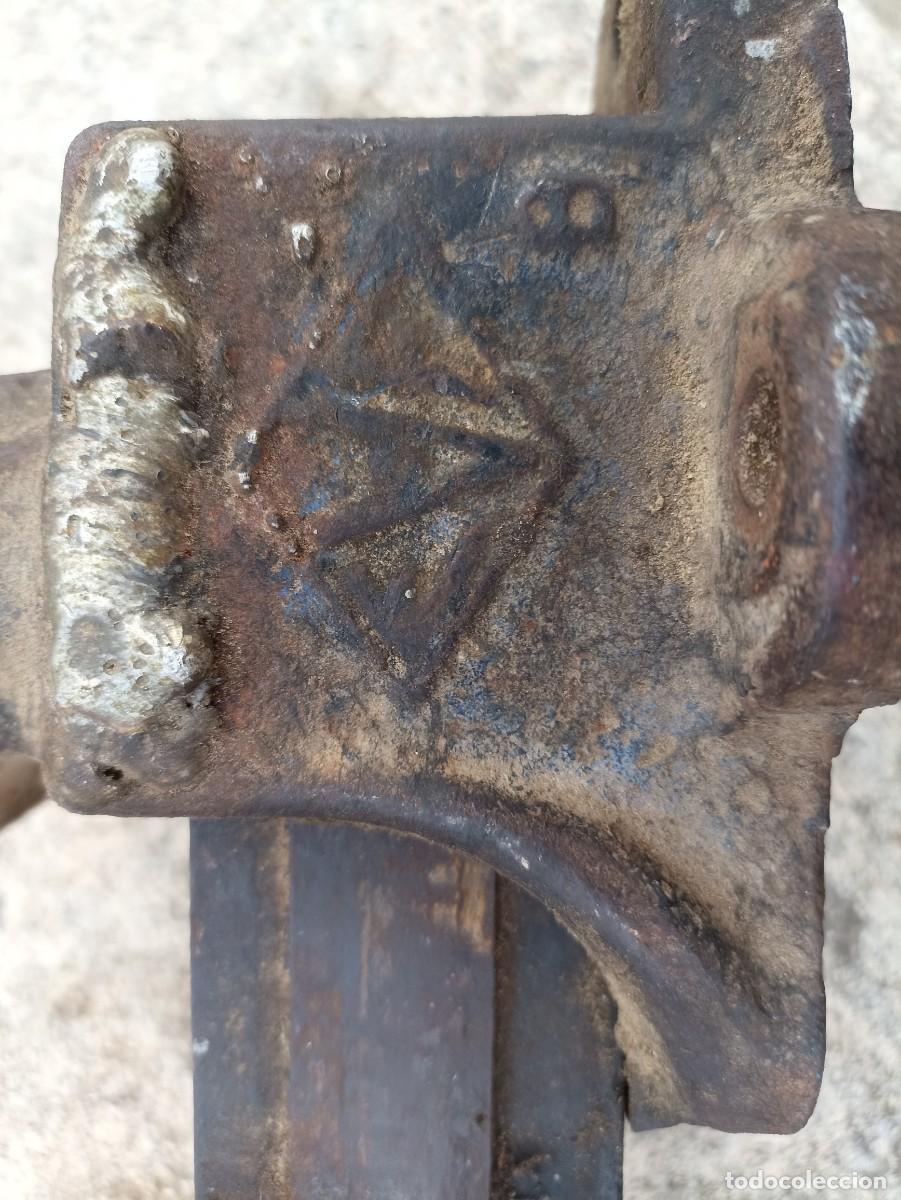 Antig&uuml;edades: Tornillo robusto para mesa de trabajo - Foto 7