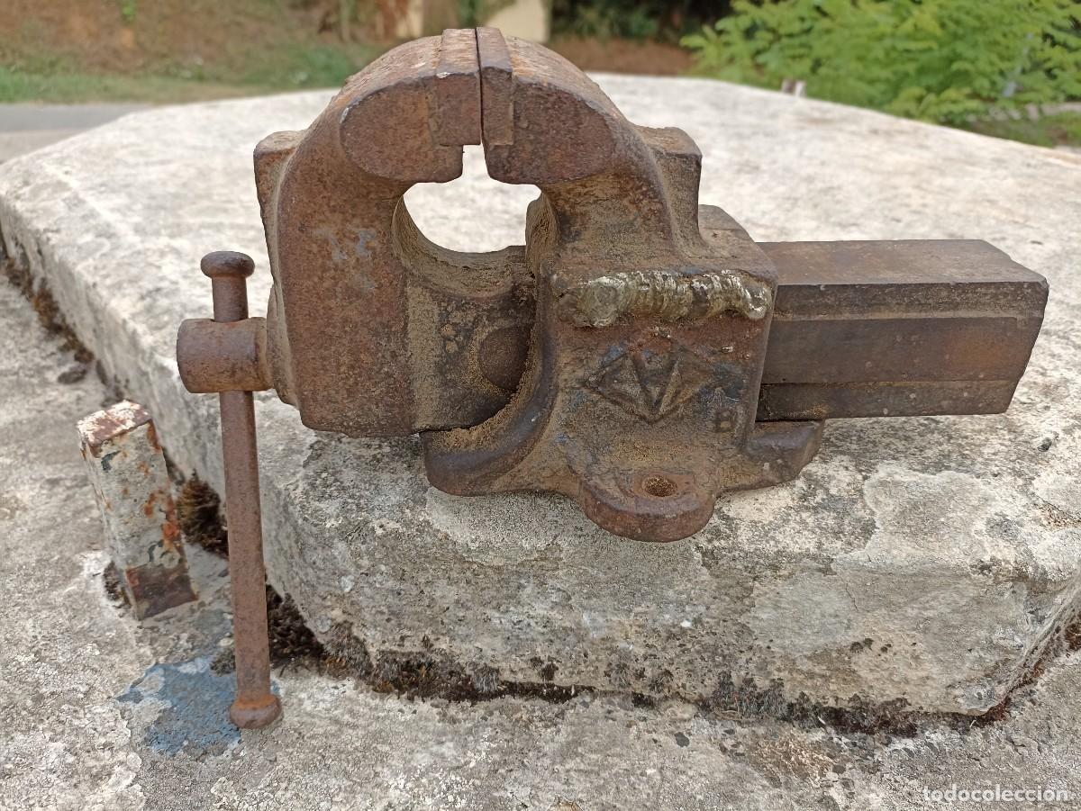 Antig&uuml;edades: Tornillo robusto para mesa de trabajo - Foto 1