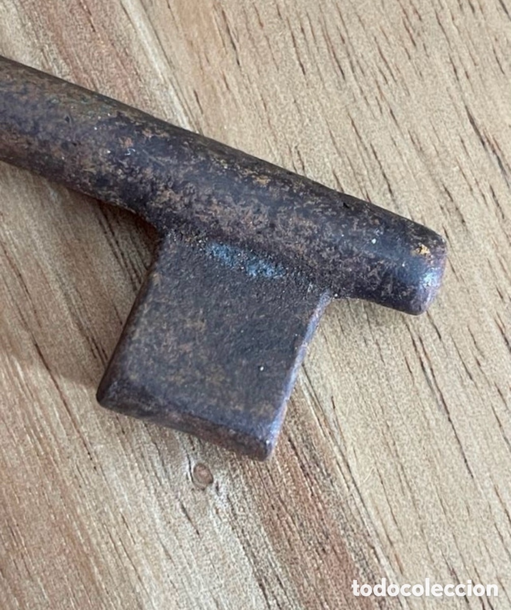 Antig&uuml;edades: Llave antigua de hierro. 11 cm aproximadamente. - Foto 4