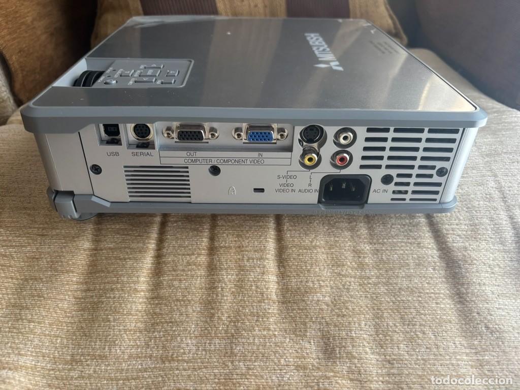 Antig&uuml;edades: Proyector port&aacute;til Mitsubishi SL4SU. - Foto 2