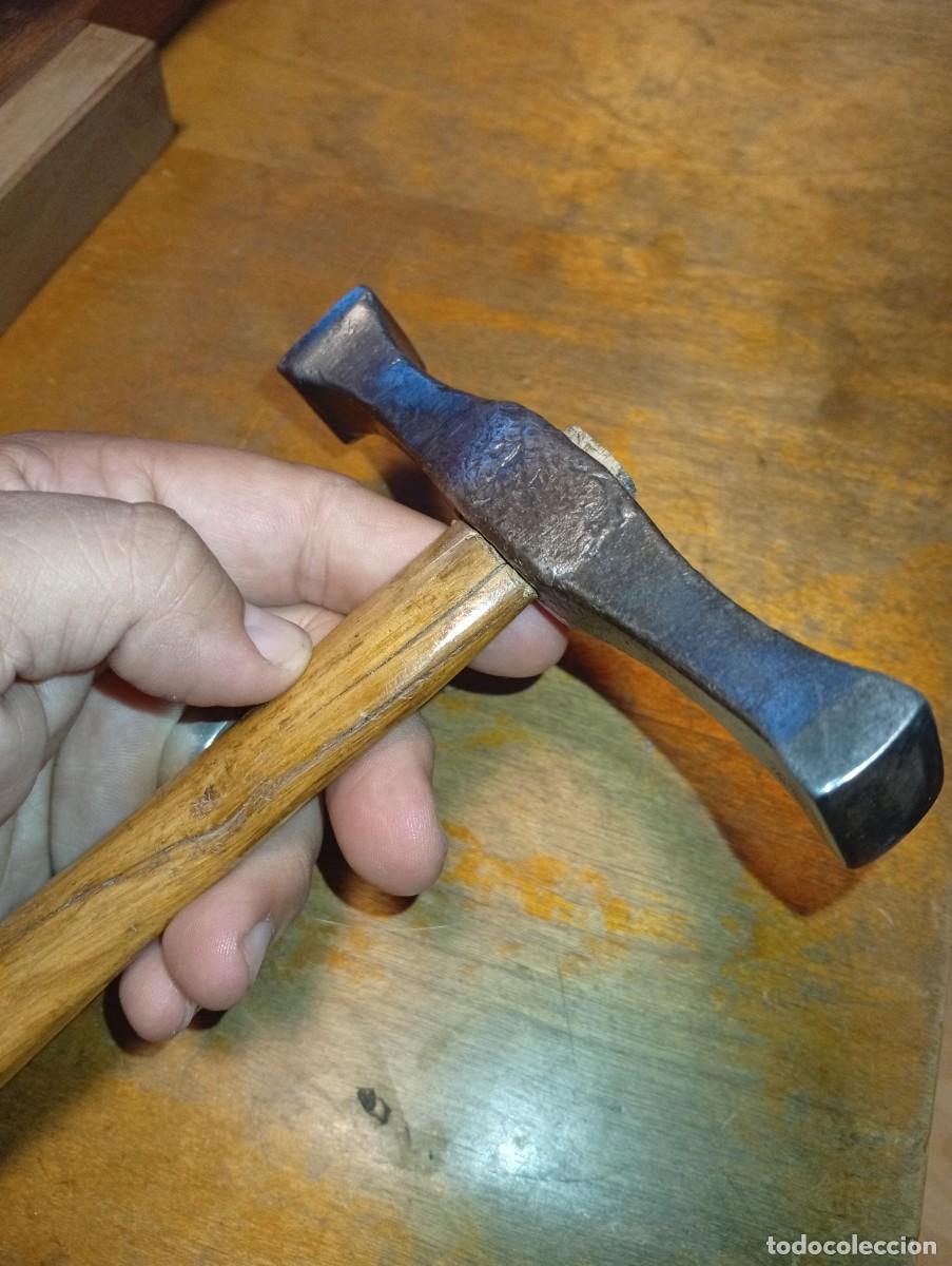 Antig&uuml;edades: Peque&ntilde;o martillo chapista tapicero cabeza acero mango madera colecci&oacute;n