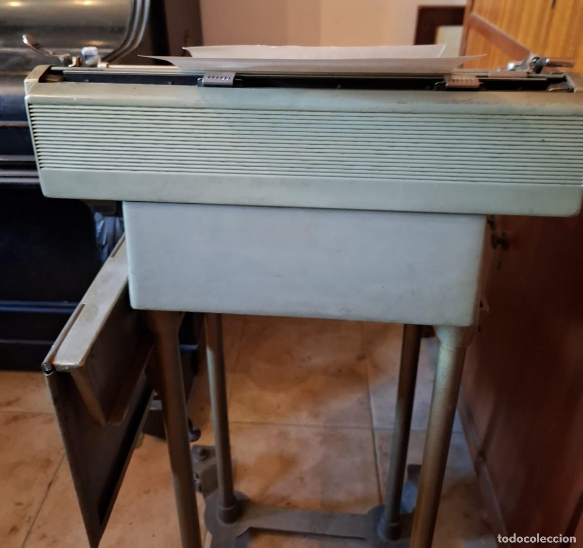 Antig&uuml;edades: Hispano Olivetti Lexikon 80 con pedestal Invicta original - Foto 4