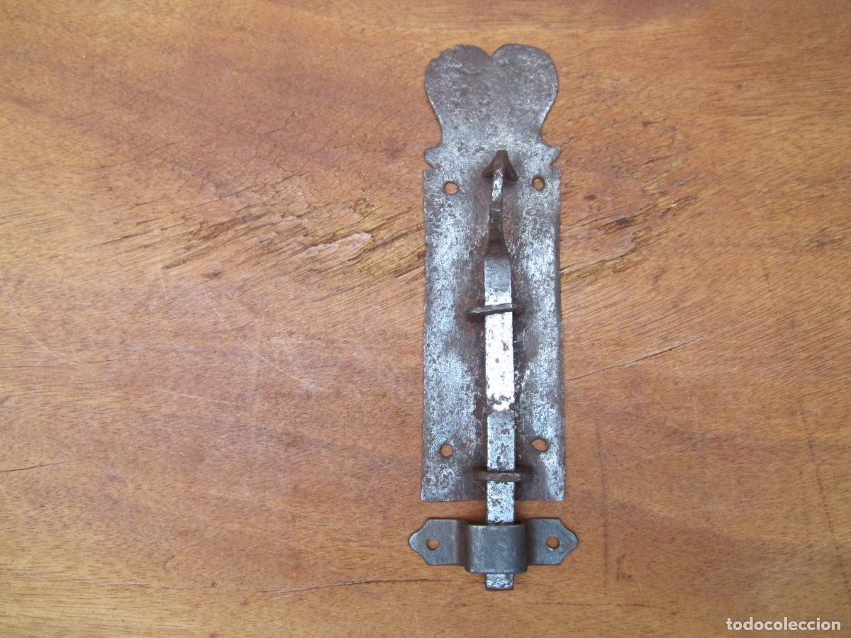 Antig&uuml;edades: Pestillo antiguo hierro forjado, coraz&oacute;n. - Foto 2