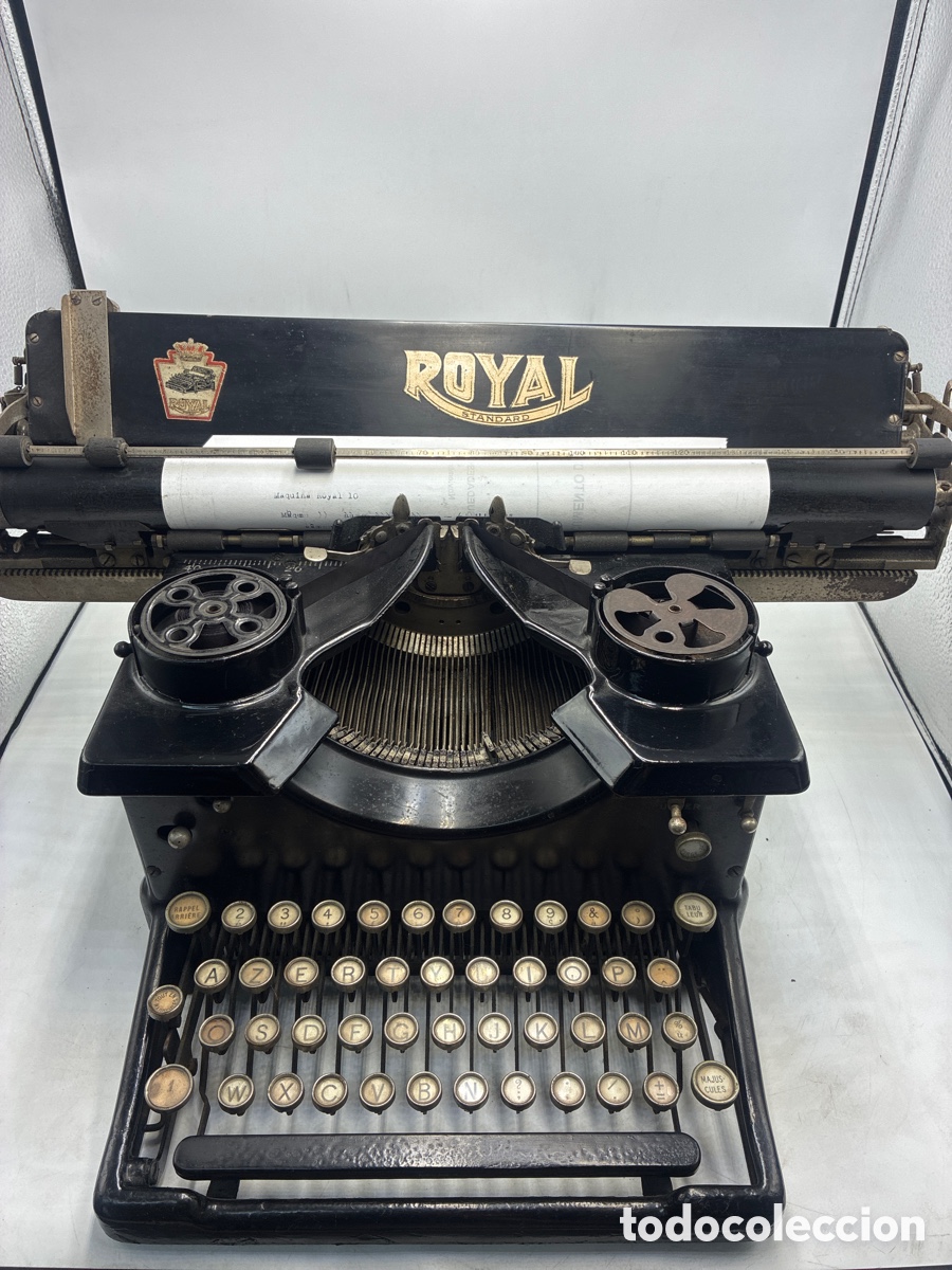 Antig&uuml;edades: M&aacute;quina de escribir Royal 10.