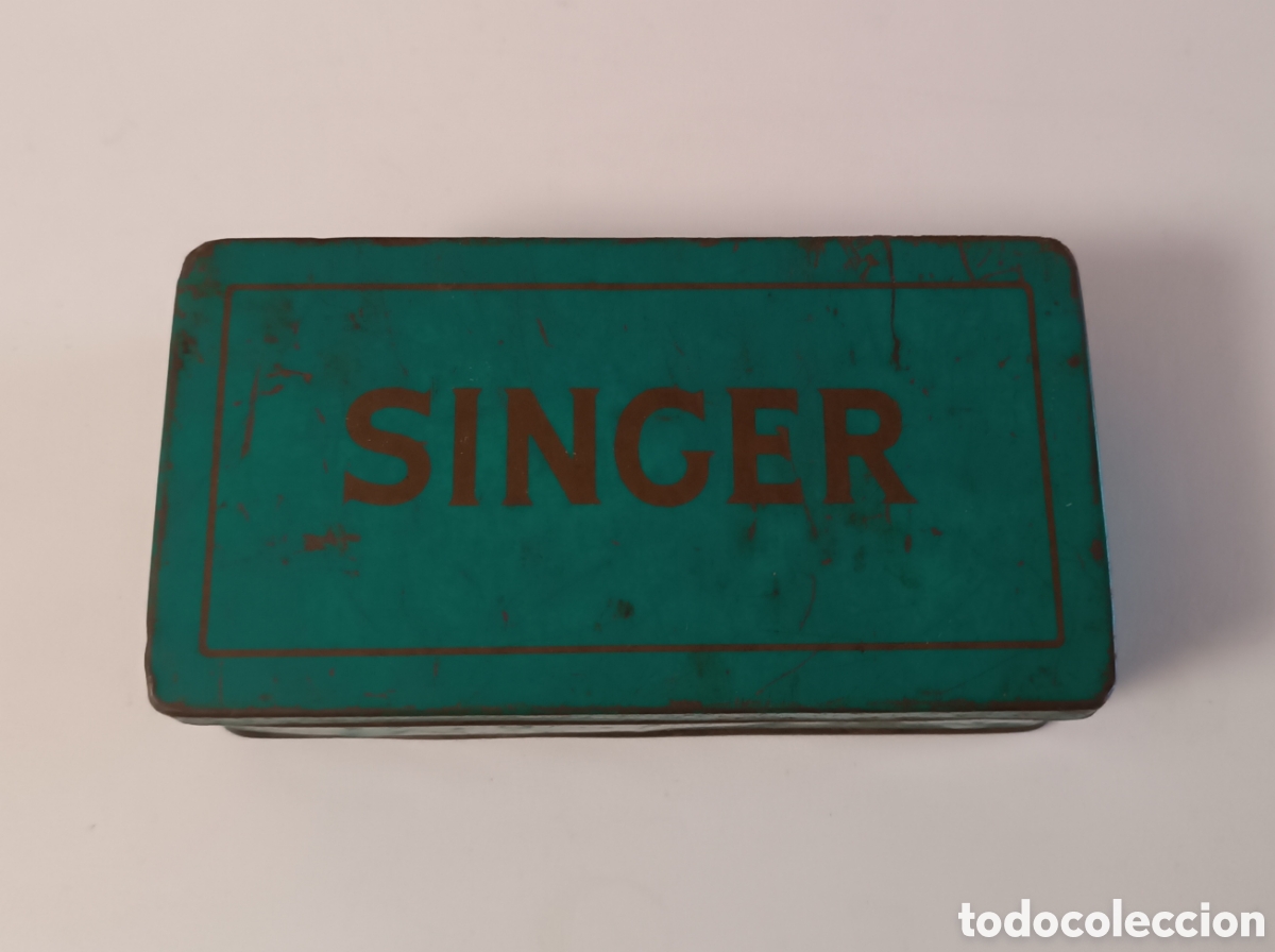 Antig&uuml;edades: Antigua CAJA para Utensilios met&aacute;lica, para M&aacute;quina coser SINGER.