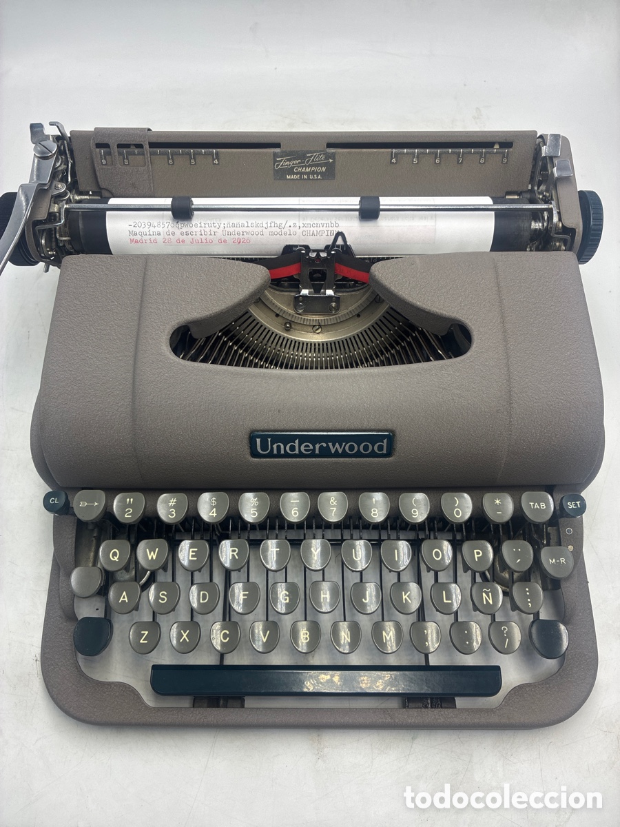 Antig&uuml;edades: M&aacute;quina de Escribir Underwood Champion.