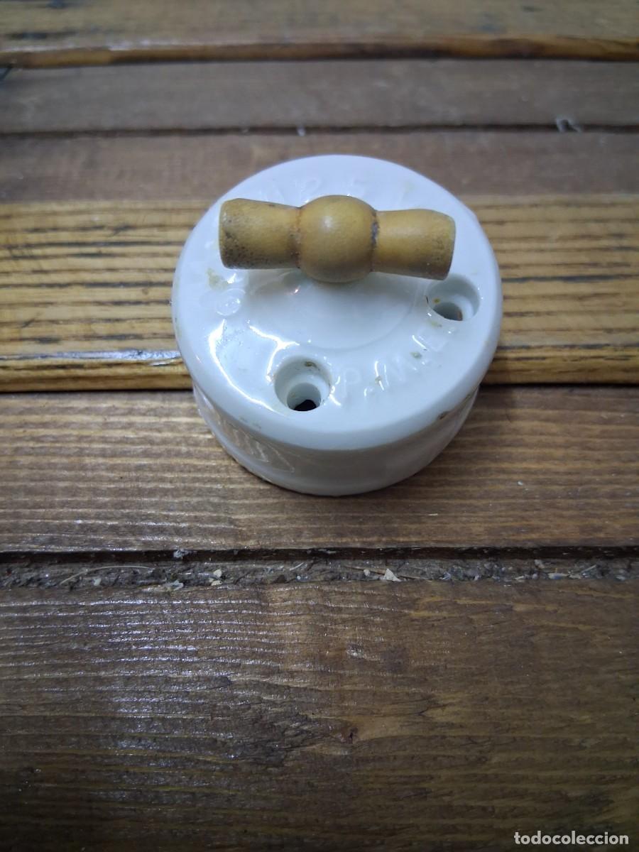 Antig&uuml;edades: Interruptor llave de la luz de porcelana P.M.E PME