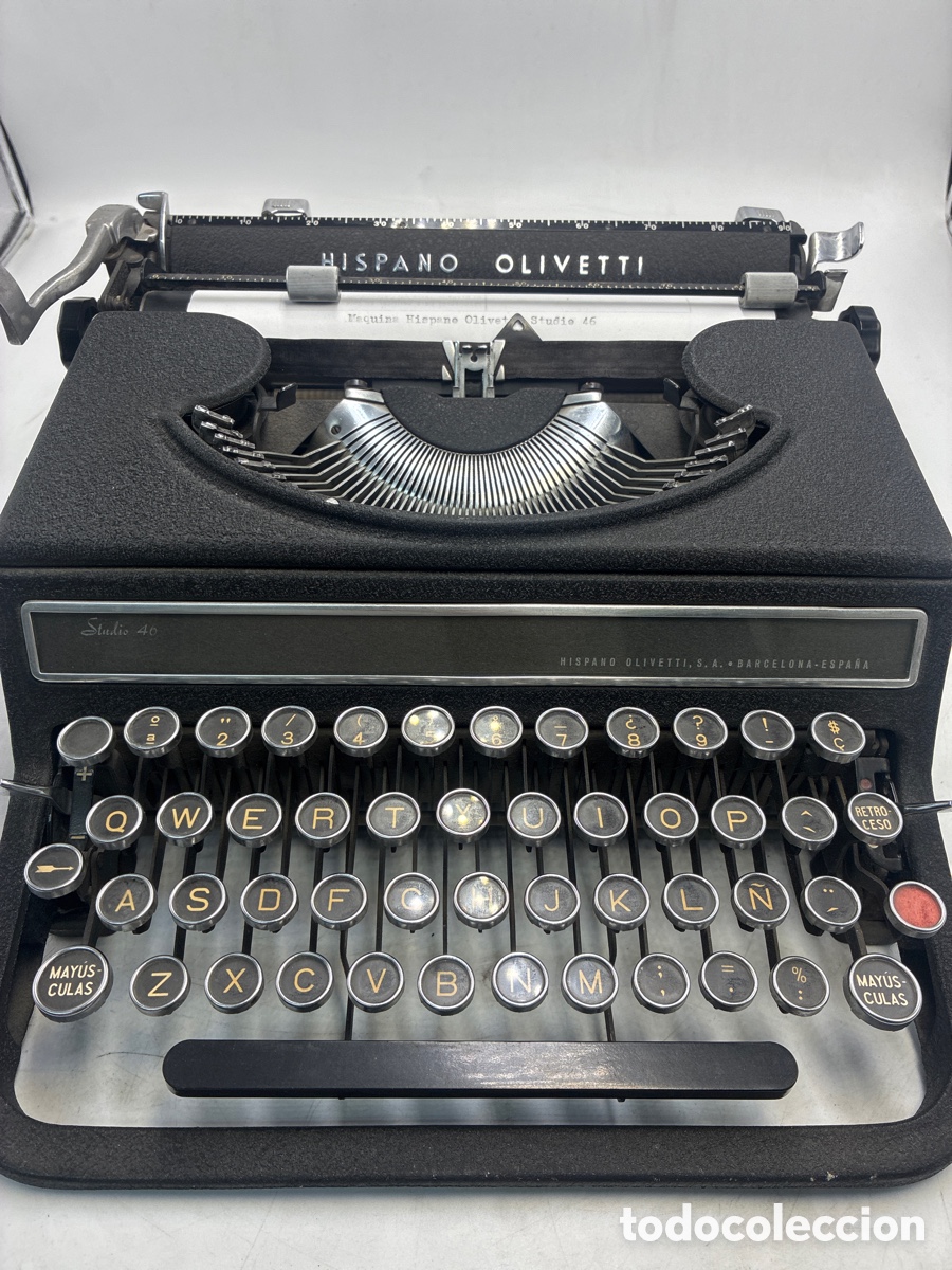 Antig&uuml;edades: M&aacute;quina de escribir Hispano Olivetti Studio 46.