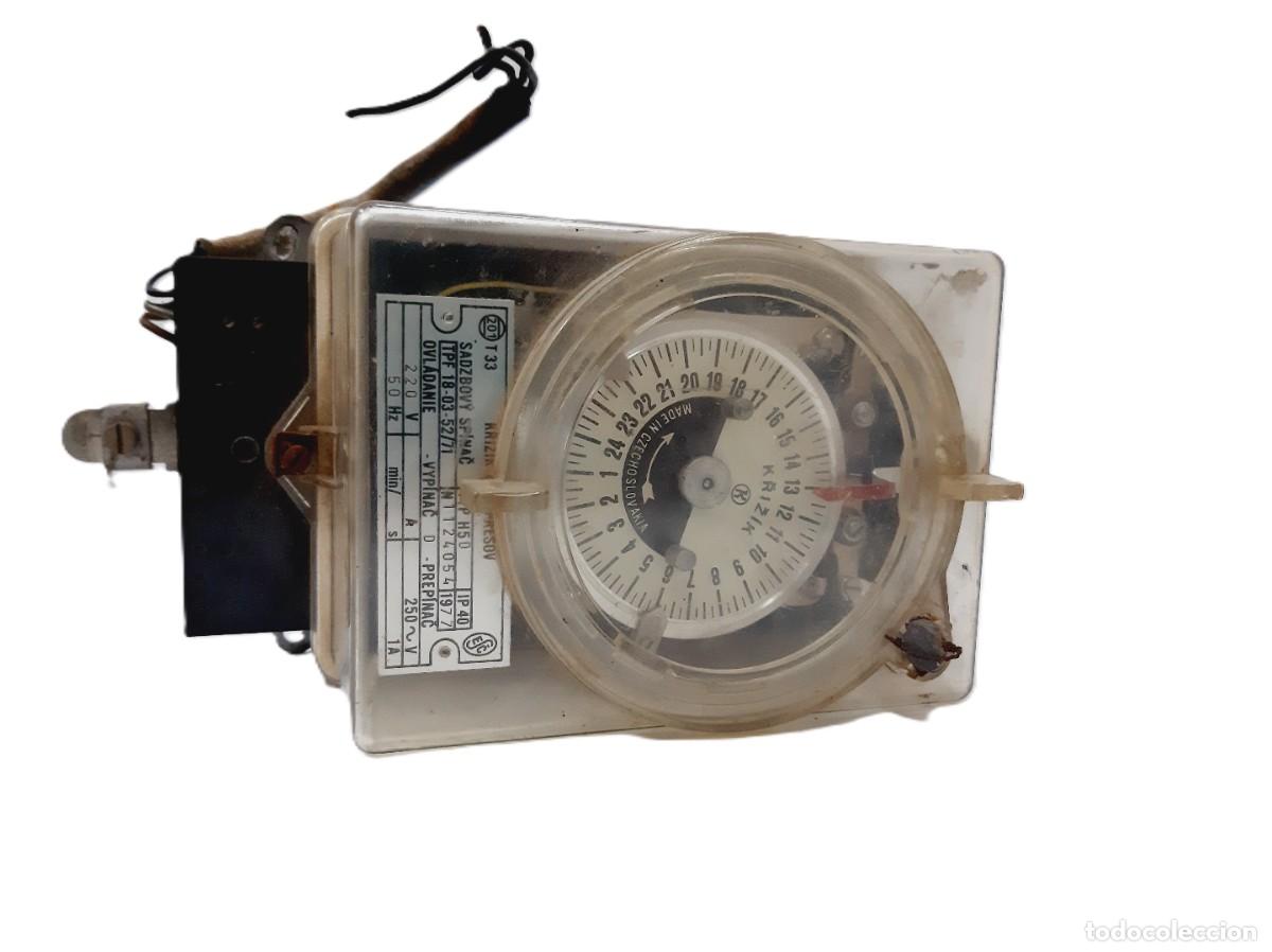 Antiquit&eacute;s: Reloj electromec&aacute;nico de cambio de tarifa para contador el&eacute;ctrico (d&iacute;a/noche)