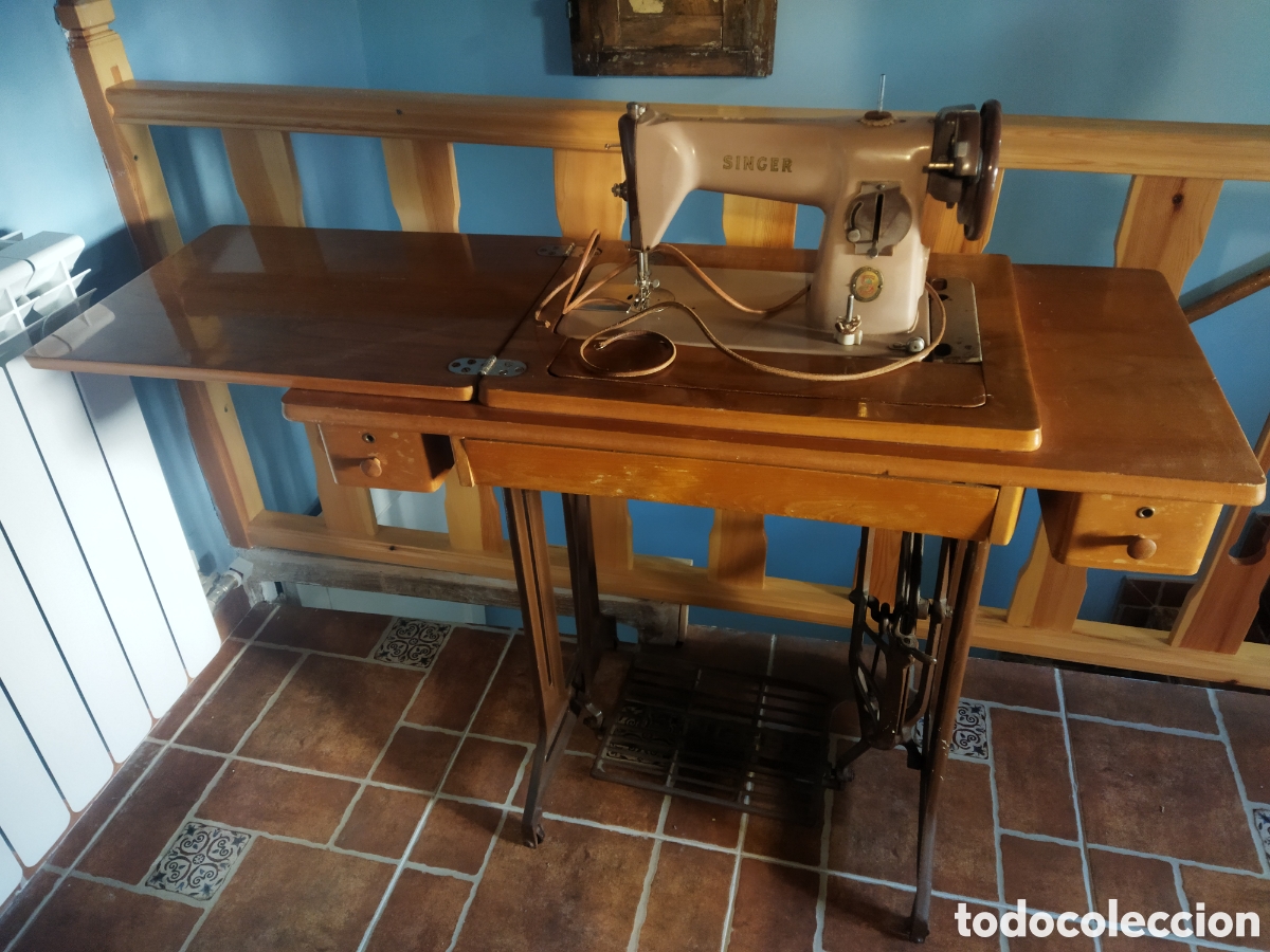 Antig&uuml;edades: M&aacute;quina de coser antigua